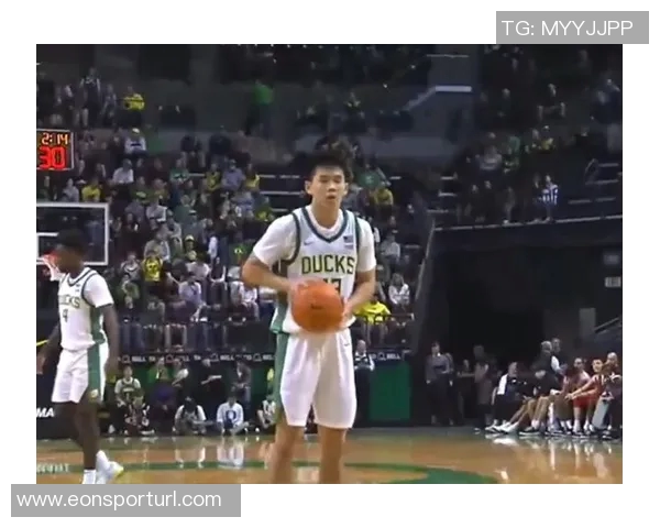 林葳在俄勒冈大学积极训练与队友们共同参与团建活动展现团队精神 林葳在俄勒冈大学积极训练与队友们共同参与团建活动展现团队精神